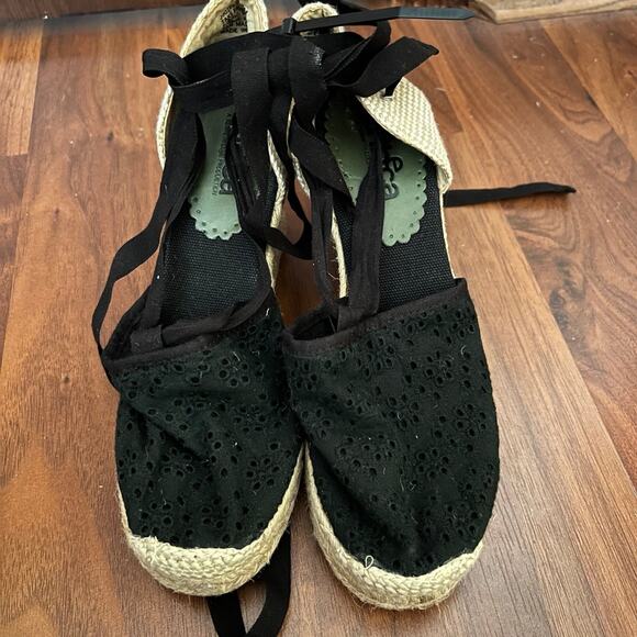 WOMENS BLACK TAN ESPADRILLES TRIBECA KENNETH COLE SANDALS HEELS SHOES SIZE 6M - Picture 1 of 3